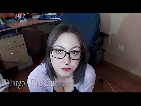 ❤️ Seksīga meitene ar brillēm sūc dildo dziļi kamerā ❤️ Kaltais porno pie mums